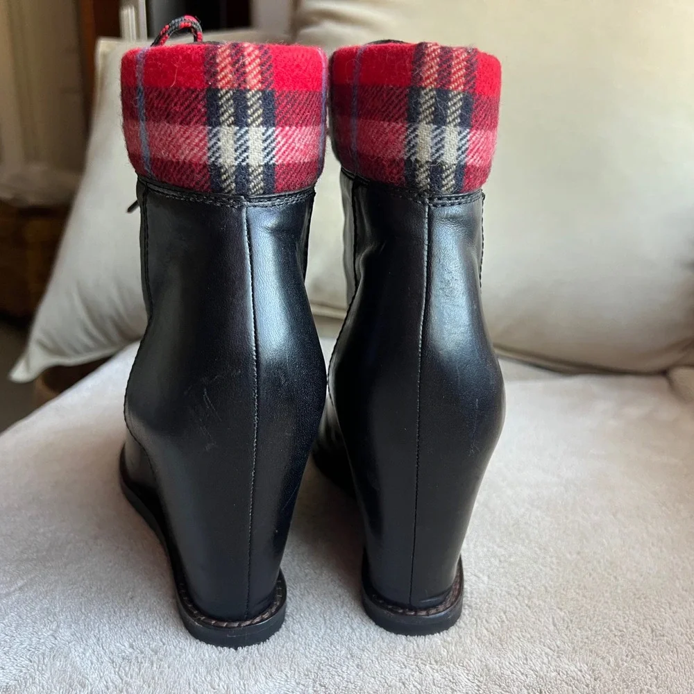 Johnston & Murphy Women 9.5M Black Leather & Red Plaid Hidden Wedge Ankle Boots‎